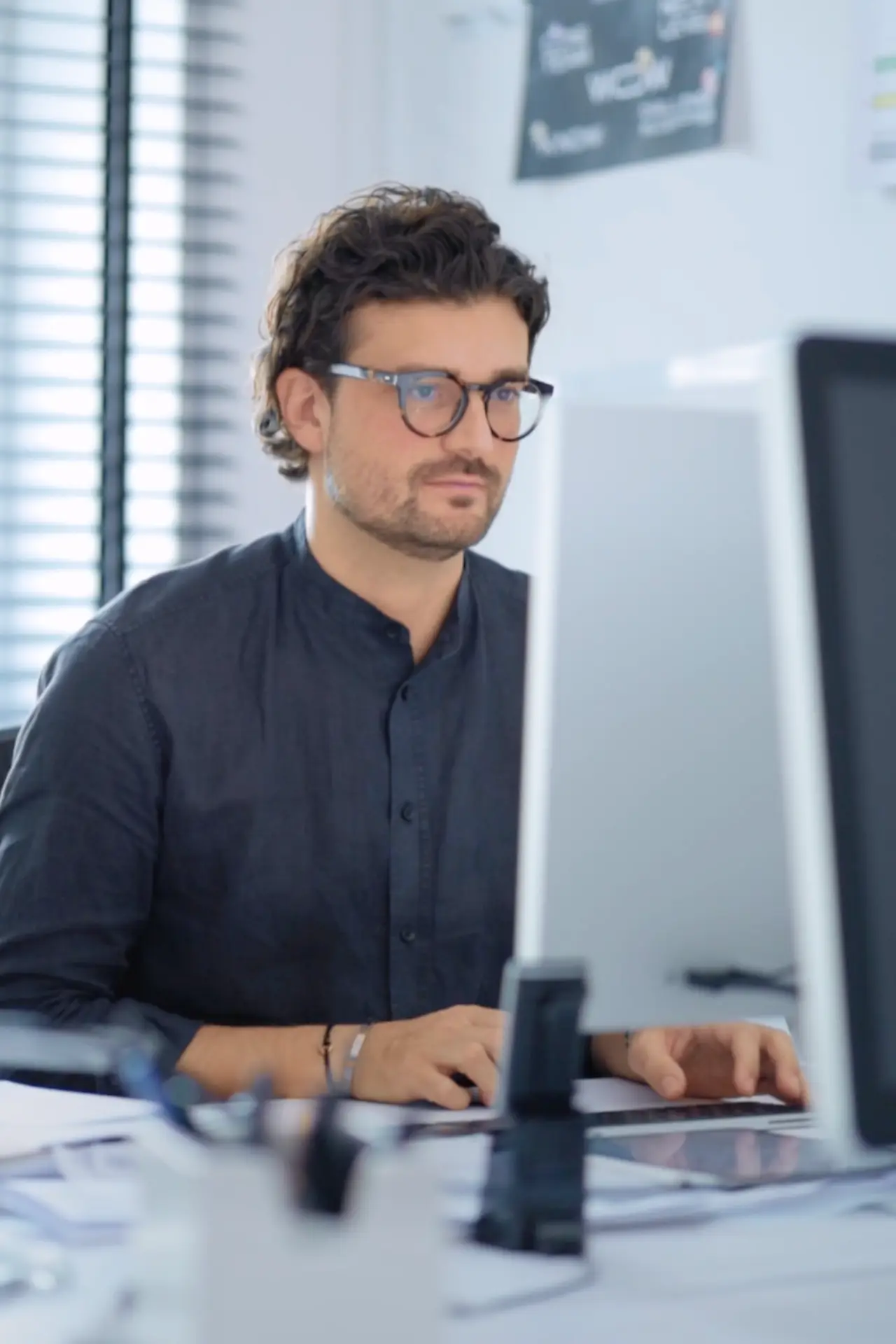 Sebastian Wachter at his desktop pc